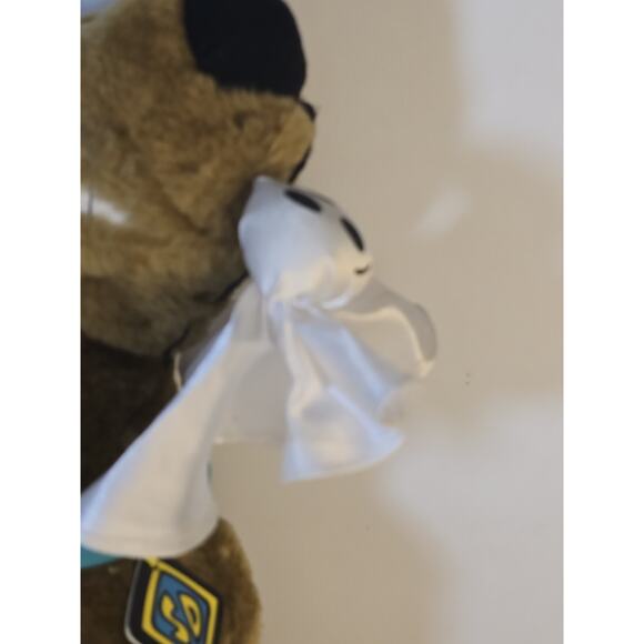 Scooby Doo Gnarling Teeth Holding Ghost Plush Sitting 2002 Toy Network 14" - Picture 3 of 10